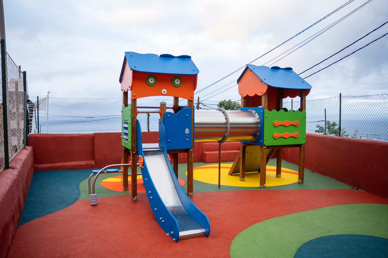 El Ayuntamiento remodela el parque infantil de Sabinosa con una inversión de 23.517,52 euros